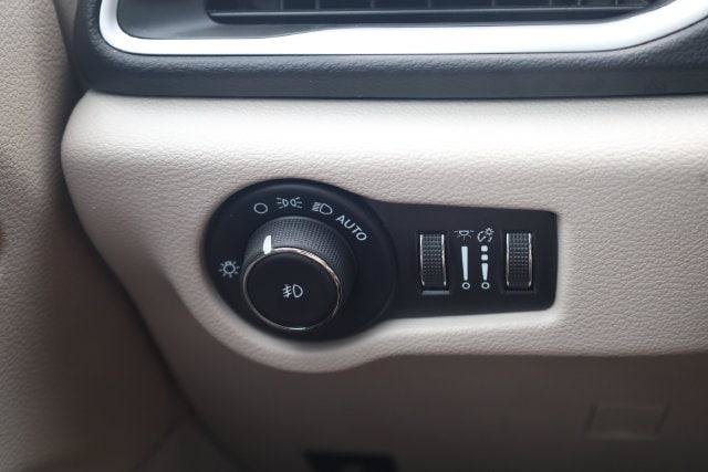 Certified 2024 Chrysler Pacifica Touring-L FWD image 21