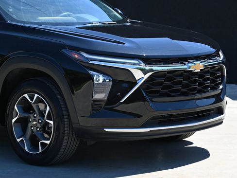 Used 2024 Chevrolet Trax LT image 13