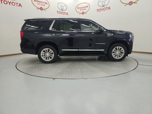 Used 2023 GMC Yukon SLT w/ SLT Premium Package image 3