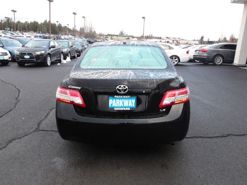 Used 2011 Toyota Camry LE image 4