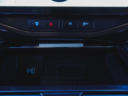 Used 2022 Ford F150 Lightning Lariat image 22