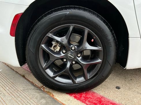 Used 2020 Chrysler Pacifica Touring-L Plus w/ S Appearance Package image 9