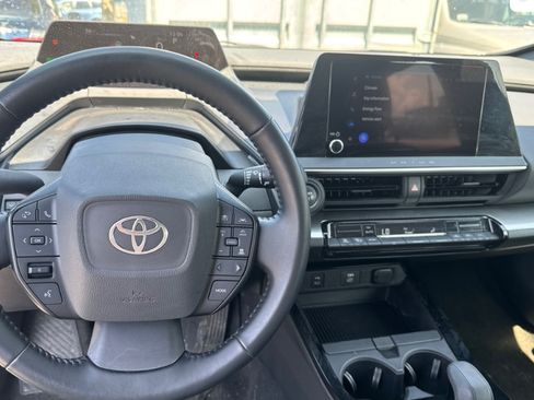 Used 2023 Toyota Prius LE FWD image 4