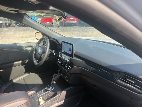 Used 2025 Ford Escape ST-Line FWD image 12