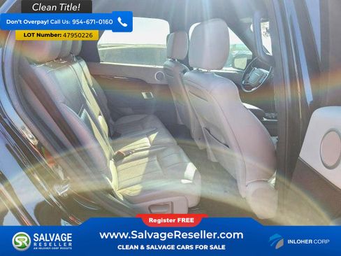 Used 2019 Land Rover Discovery SE image 13