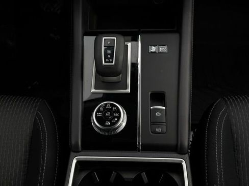 Used 2023 Mitsubishi Outlander ES image 28