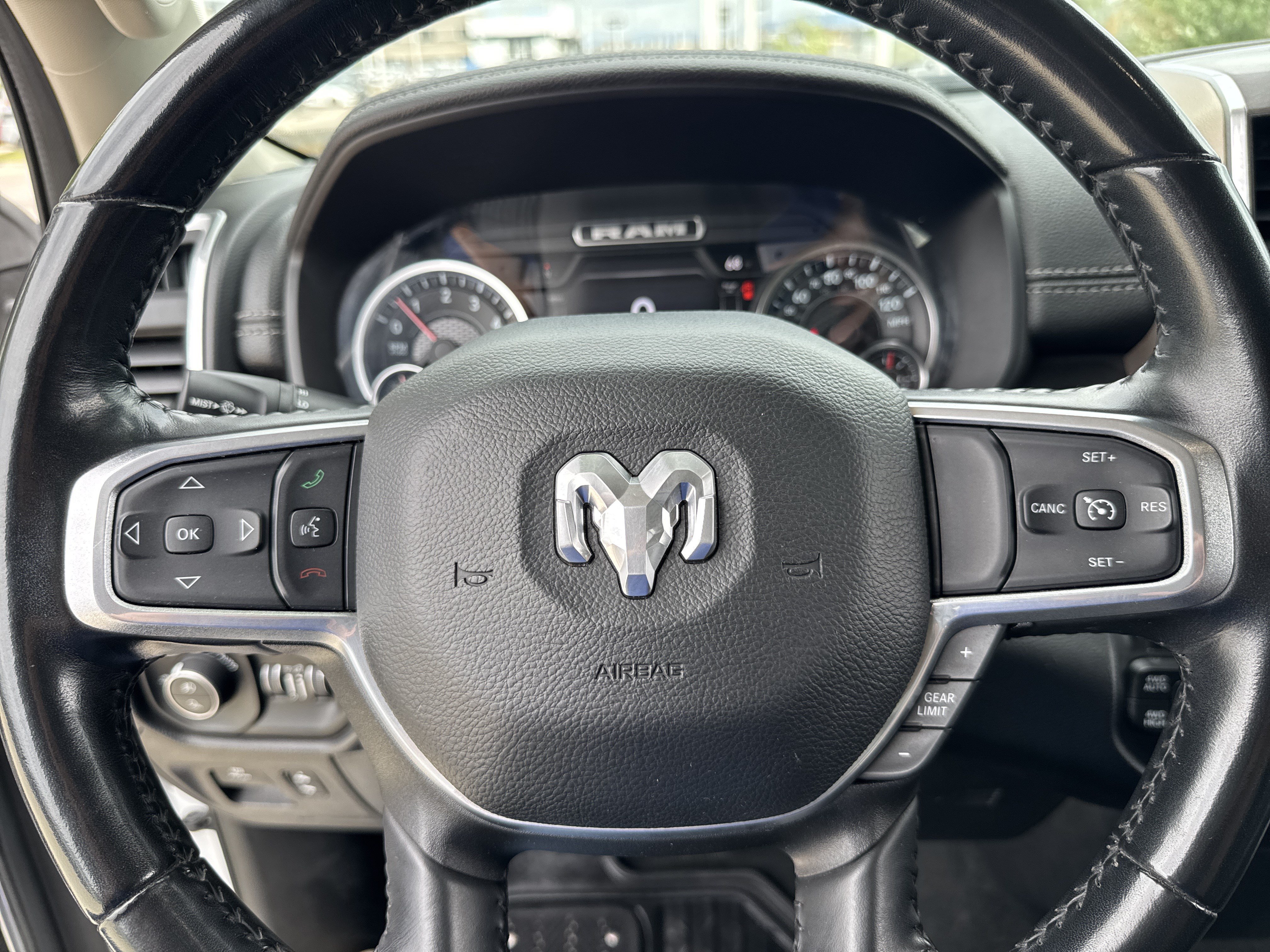 Used 2022 RAM 1500 Laramie AWD/4WD image 15