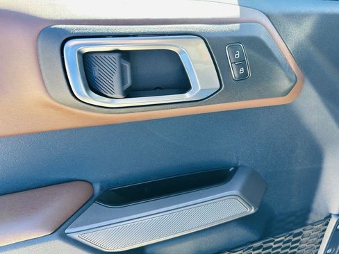 Used 2023 Ford Bronco Outer Banks image 12