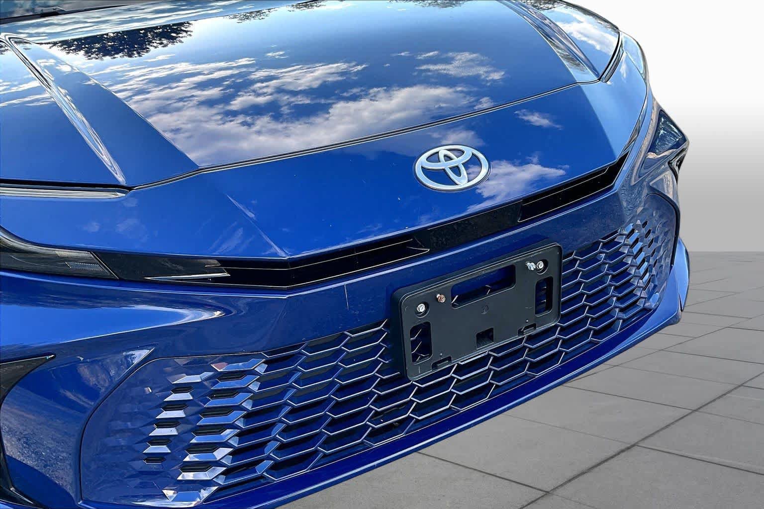 Used 2025 Toyota Camry XSE FWD image 30