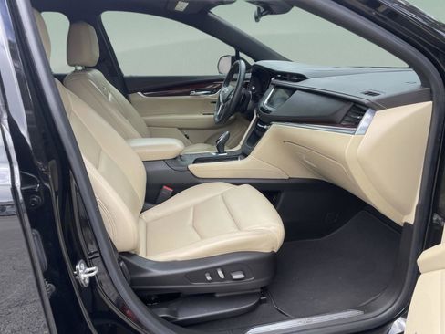 Used 2018 Cadillac XT5 Premium Luxury image 17
