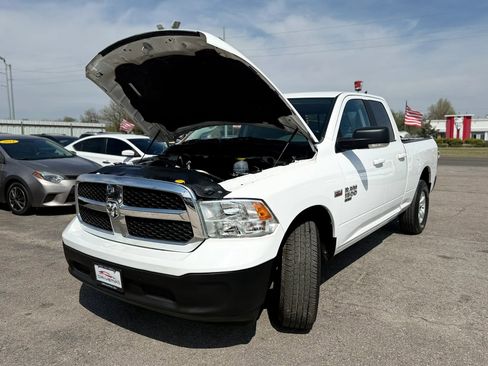 Used 2019 RAM 1500 Classic SLT w/ Luxury Group image 11