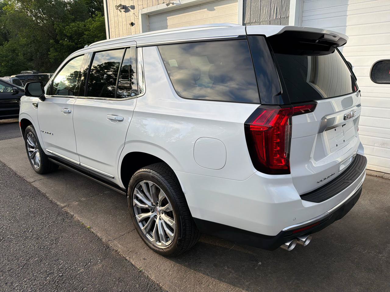 Used 2021 GMC Yukon Denali AWD/4WD image 6