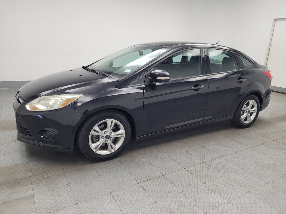 Used 2014 Ford Focus SE w/ SE Winter Package FWD image 2