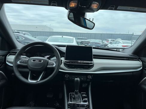 Used 2025 Jeep Compass Limited image 33