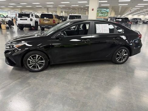 Used 2023 Kia Forte LXS FWD image 4