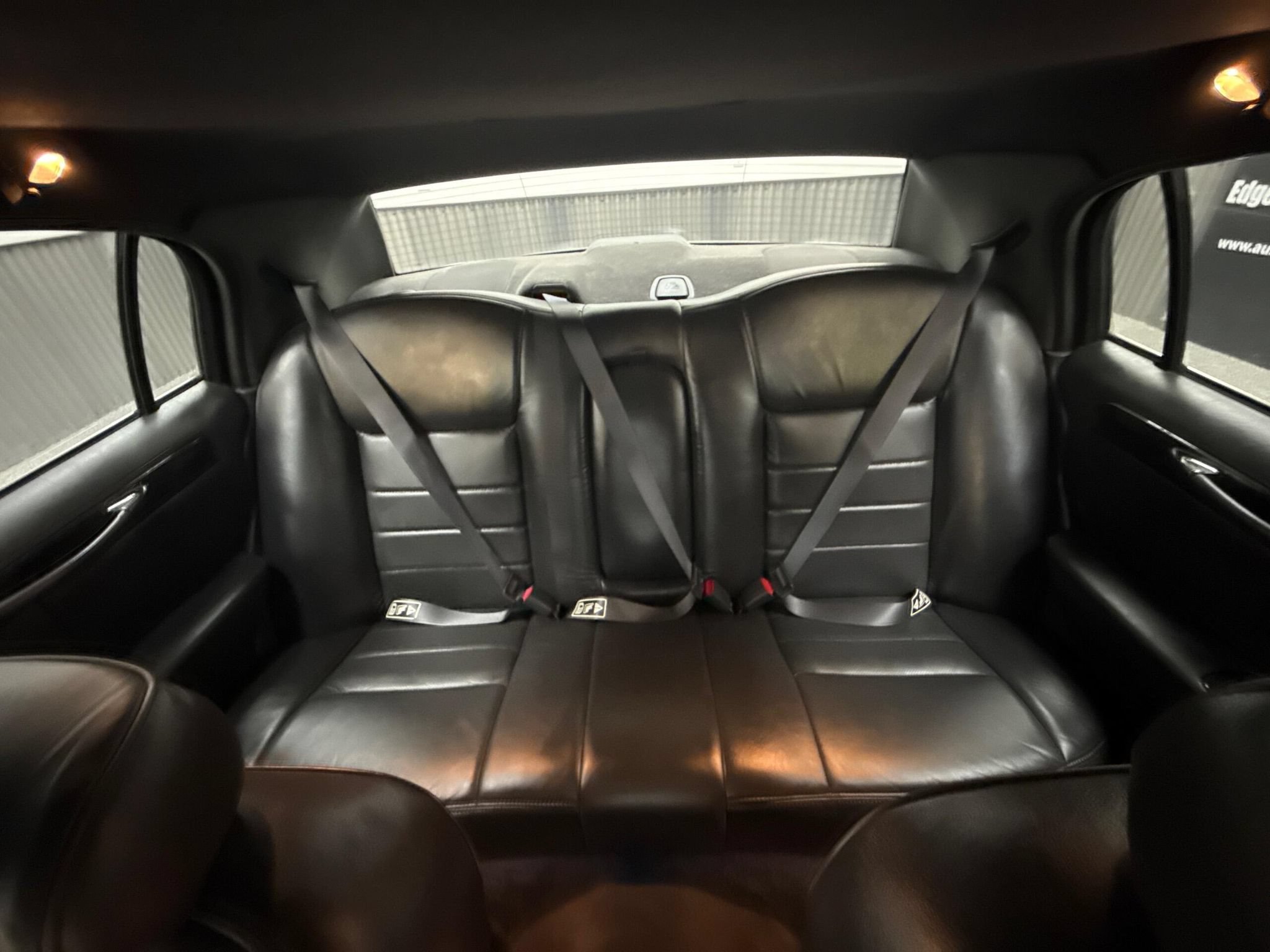 Used 2000 Lincoln Town Car Signature RWD image 26