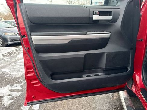 Used 2016 Toyota Tundra SR5 w/ SR5 Upgrade Package image 9