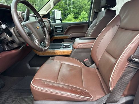 Used 2019 Chevrolet Silverado 2500 High Country w/ Duramax Plus Package AWD/4WD image 10