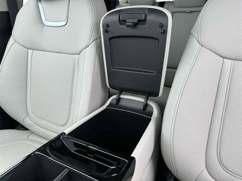 New 2025 Hyundai Tucson Limited image 18