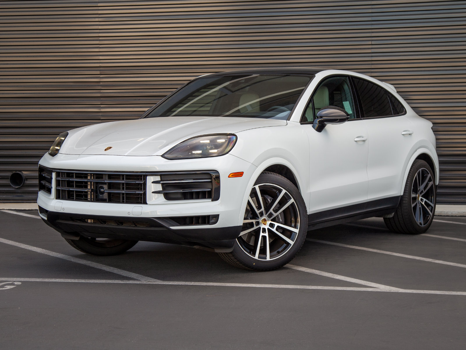 Certified 2024 Porsche Cayenne Coupe AWD/4WD image 1