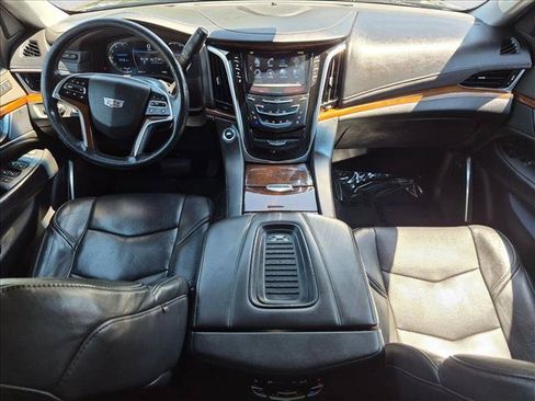 Used 2019 Cadillac Escalade Luxury AWD/4WD image 16