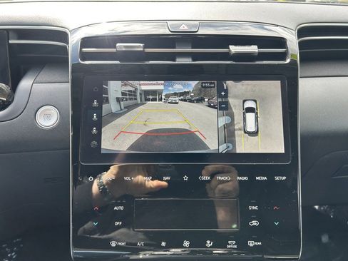 Used 2023 Hyundai Tucson Limited w/ Winter Package AWD/4WD image 11