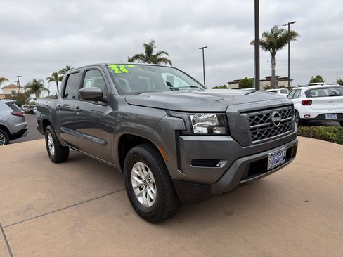 Used 2024 Nissan Frontier SV RWD image 3