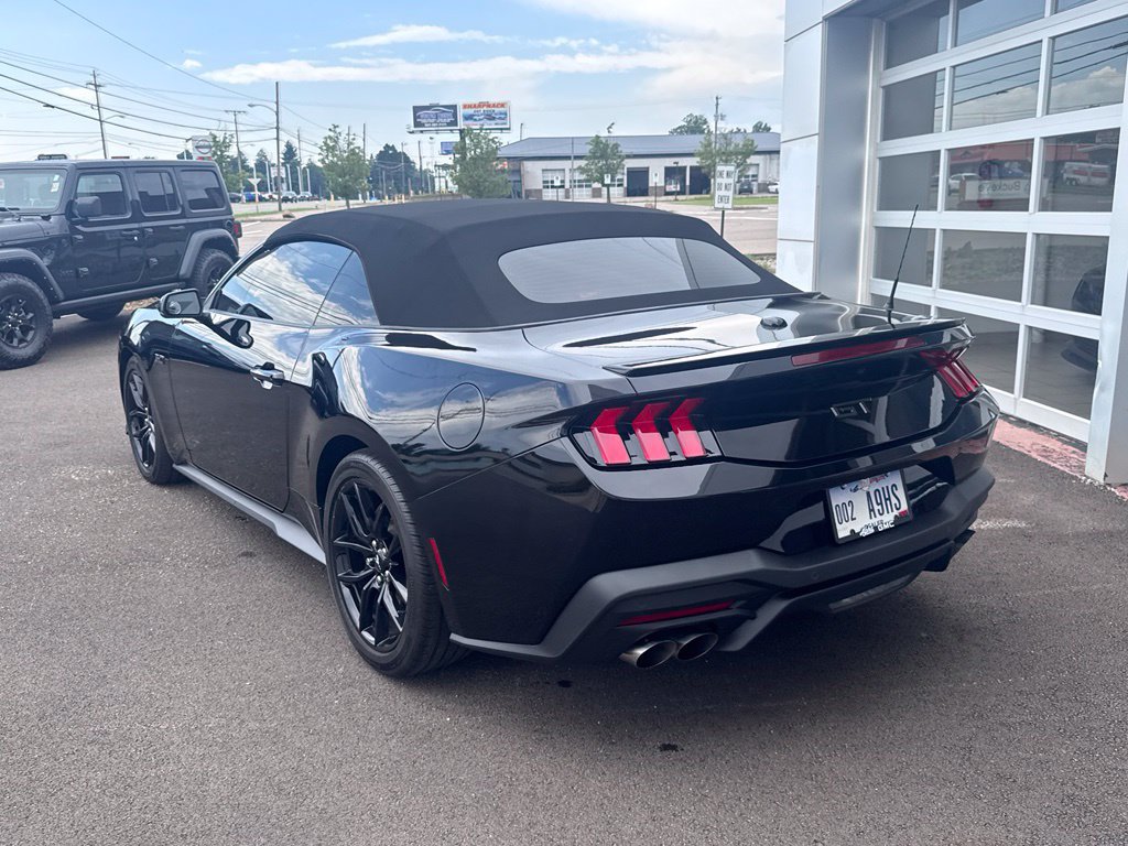 Used 2025 Ford Mustang GT Premium RWD image 3