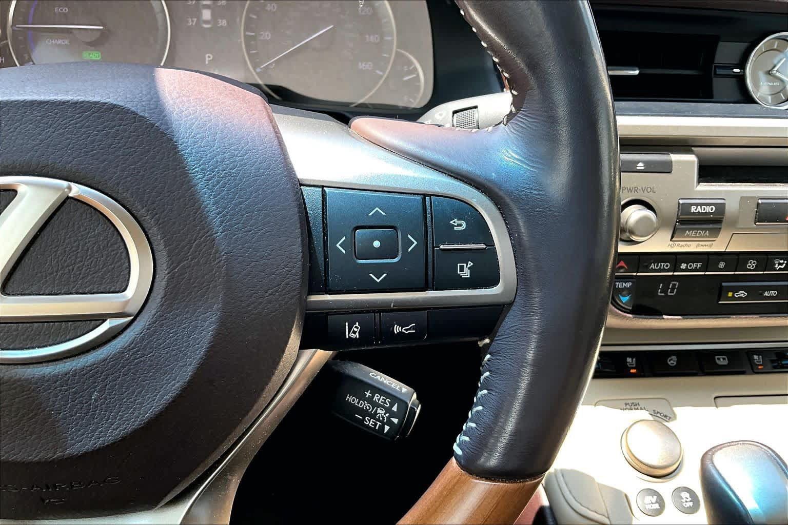 Used 2018 Lexus ES 300h w/ Luxury Package FWD image 21