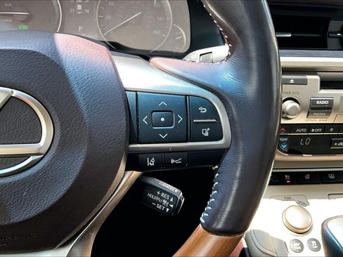 Used 2018 Lexus ES 300h w/ Luxury Package FWD image 21