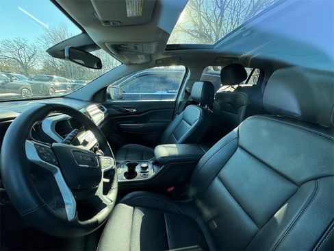 Used 2023 GMC Acadia SLT w/ Technology Package image 9