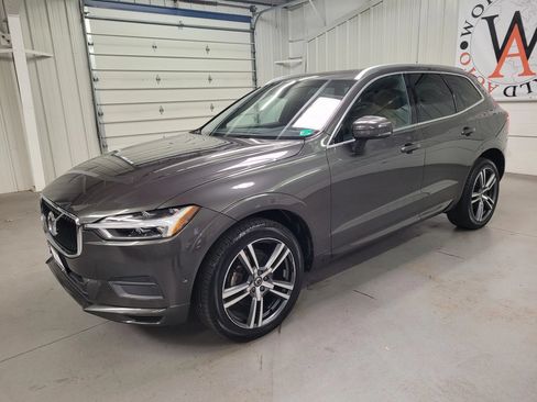 Used 2018 Volvo XC60 T5 Momentum w/ Vision Package AWD/4WD image 2