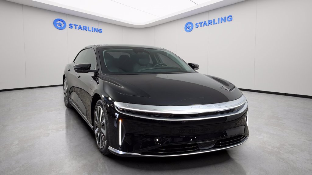 Used 2025 Lucid Air Pure RWD image 16