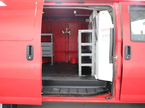 Used 2016 Chevrolet Express 3500 RWD image 17