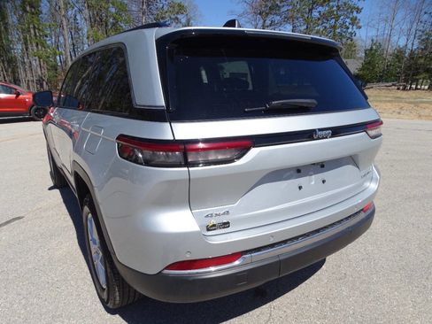 Used 2022 Jeep Grand Cherokee Laredo w/ Luxury Tech Group I image 9