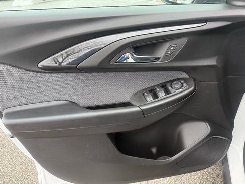 Used 2023 Chevrolet TrailBlazer LT w/ Convenience Package image 11