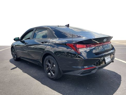 Used 2022 Hyundai Elantra SEL FWD image 4