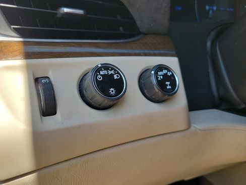 Used 2018 Cadillac Escalade ESV Luxury AWD/4WD image 20