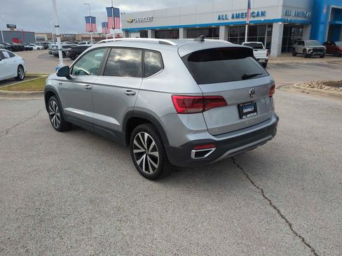 Used 2024 Volkswagen Taos SE image 6