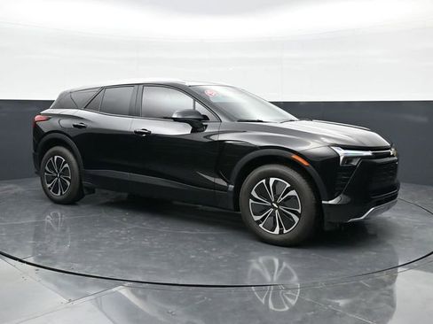 Used 2025 Chevrolet Blazer EV LT FWD image 3