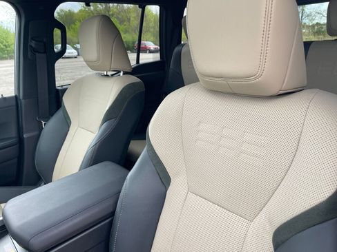 Used 2024 Lexus GX 550 AWD/4WD image 6