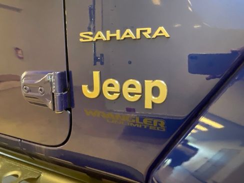 Used 2019 Jeep Wrangler Unlimited Sahara AWD/4WD image 36