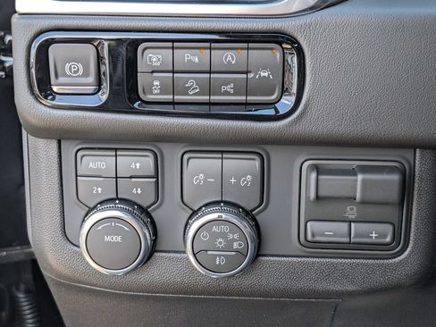 New 2026 GMC Yukon Denali w/ Advanced Technology Package AWD/4WD image 17