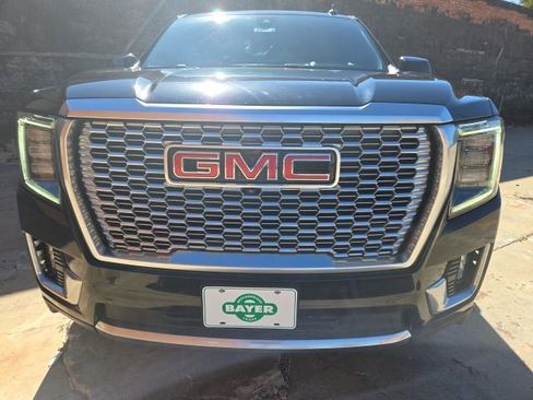 Used 2021 GMC Yukon XL Denali w/ Denali Premium Package image 2