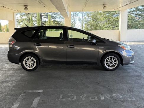 Used 2014 Toyota Prius V Two image 18
