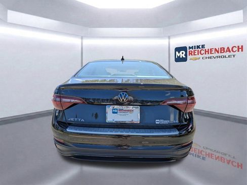 Used 2023 Volkswagen Jetta SE image 5