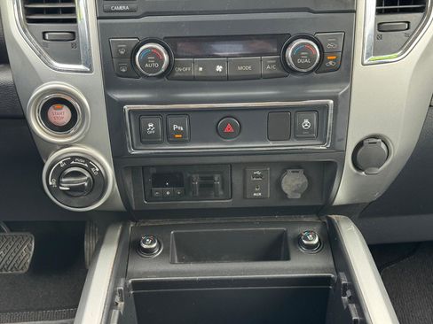 Used 2016 Nissan Titan PRO-4X w/ Pro-4x Convenience Package AWD/4WD image 12