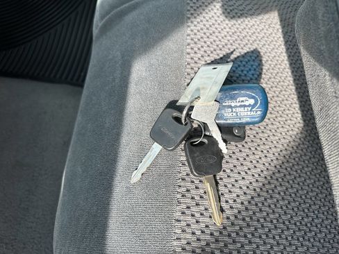 Used 1999 Ford F150 XLT image 10