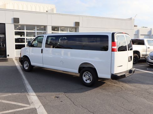 Used 2025 Chevrolet Express 3500 LS RWD image 9