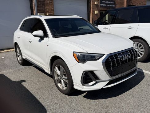 Used 2021 Audi Q3 2.0T Premium w/ Convenience Package AWD/4WD image 3